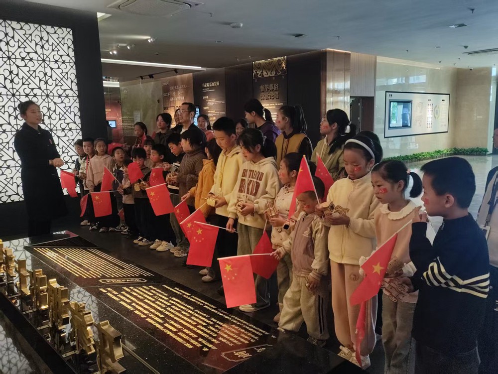 张家川县博物馆举办“车舆载史・拼图识珍——解锁千年豪车密码”国庆节社教活动